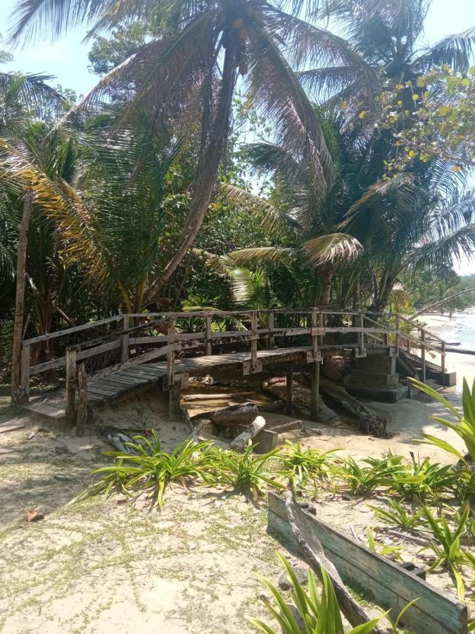 La Luciernaga Big Creek Bed & Breakfast Bocas del Toro Exterior photo